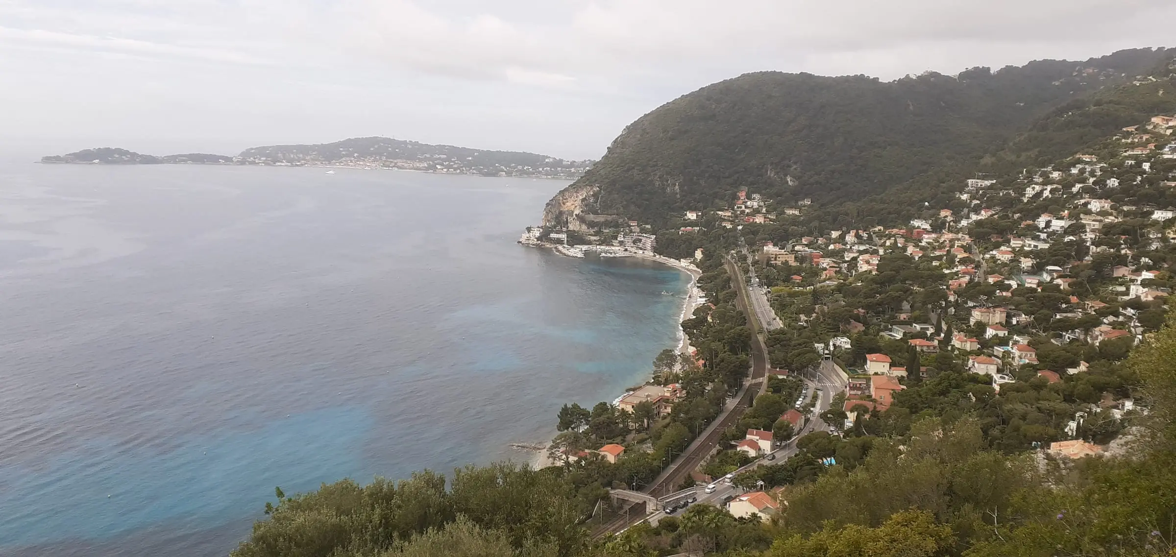 La Basse Corniche et le cap Ferrat vus des hauteurs d'Èze-sur-Mer