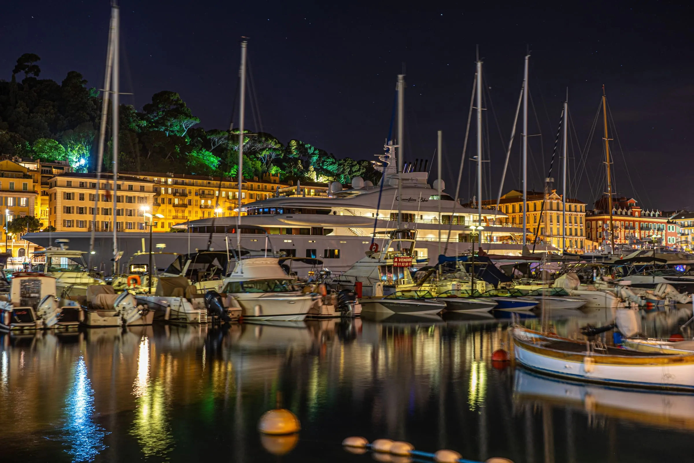 Le port Lympia de Nice la nuit